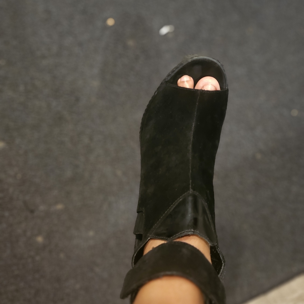 Zara Black Peep-Toe Sandals